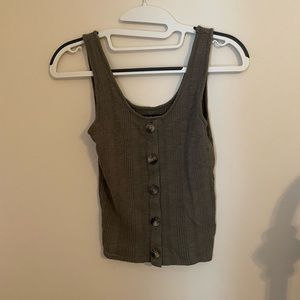 Cropped button tank top.